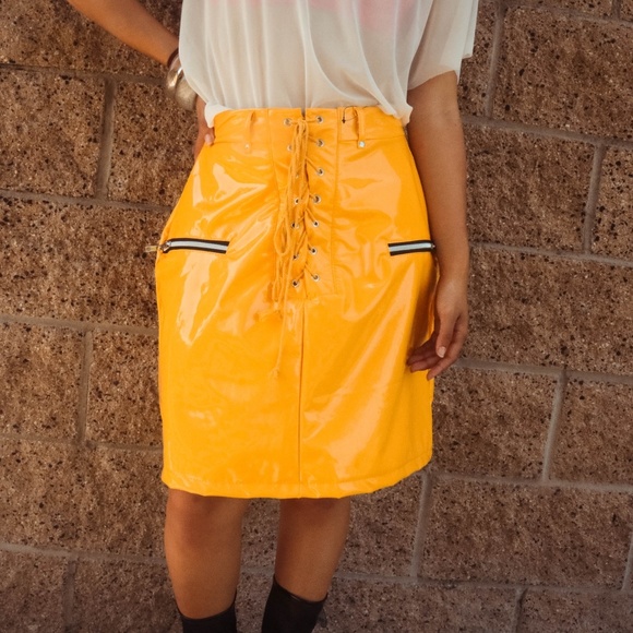 High Waist Yellow Lace Up Skirt - Picture 3 of 4